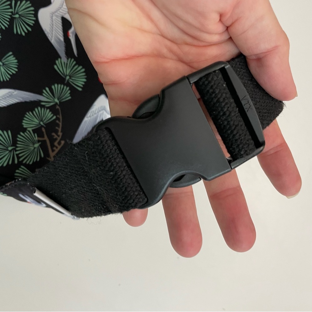 Hot Styles Belt Bag Fanny Pack Asian Cranes Botanical Double Zip Pockets Black - Picture 10 of 16